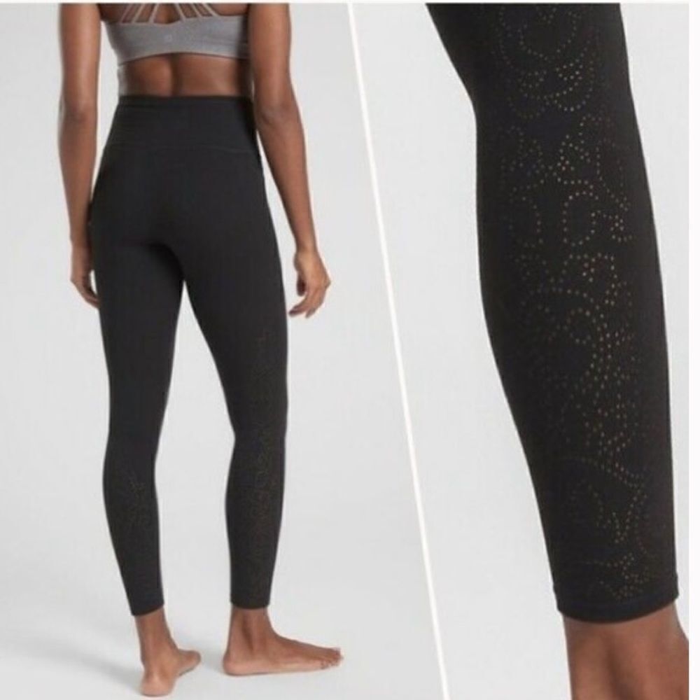 🚨4/$25 ATHLETA Black Revelation Laser Cut Powervita 7/8 Legging Size XXS